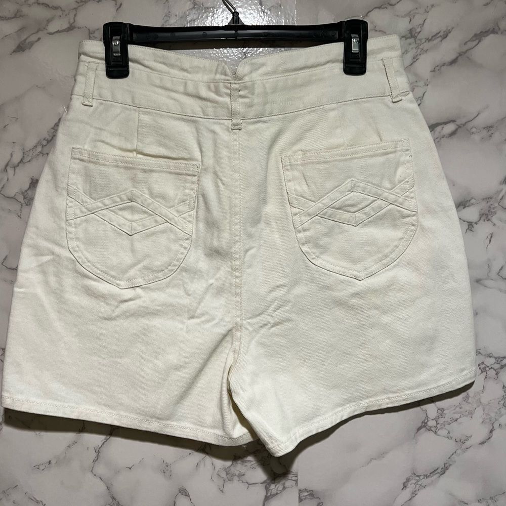 Faherty Rikki Short in White - Picture 7 of 10